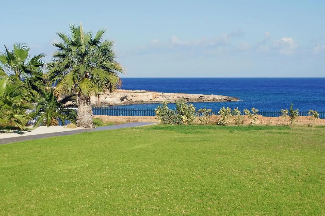 Дом отдыха Gabriela - Coralli Beachfront Apartment Протарас Кипр